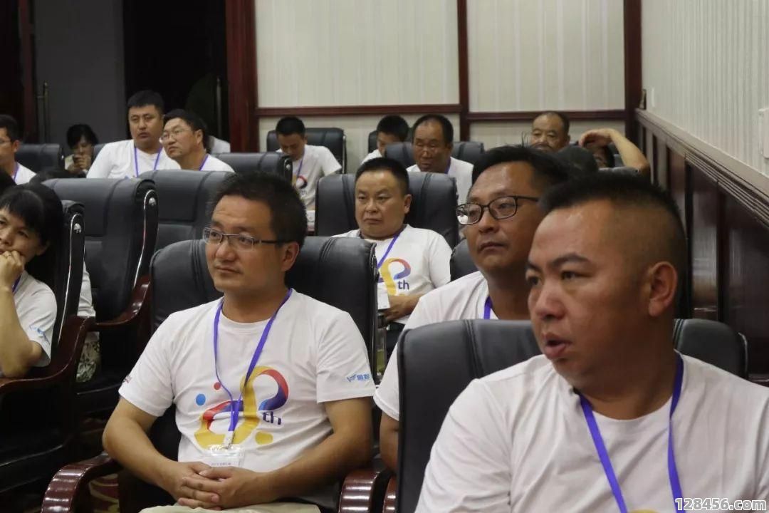 足球中场休息可以吃饼吗？营养师与教练的专业建议